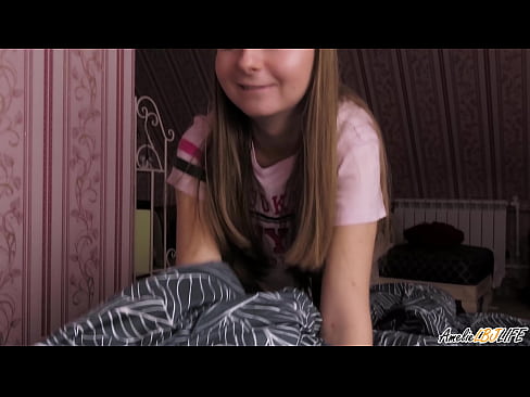 ❤️ Blondie duboko siše svoju drugu prijateljicu i dobiva spermu u usta ❤️ Analni video kod nas bs.ladyxxxporno.ru ❤